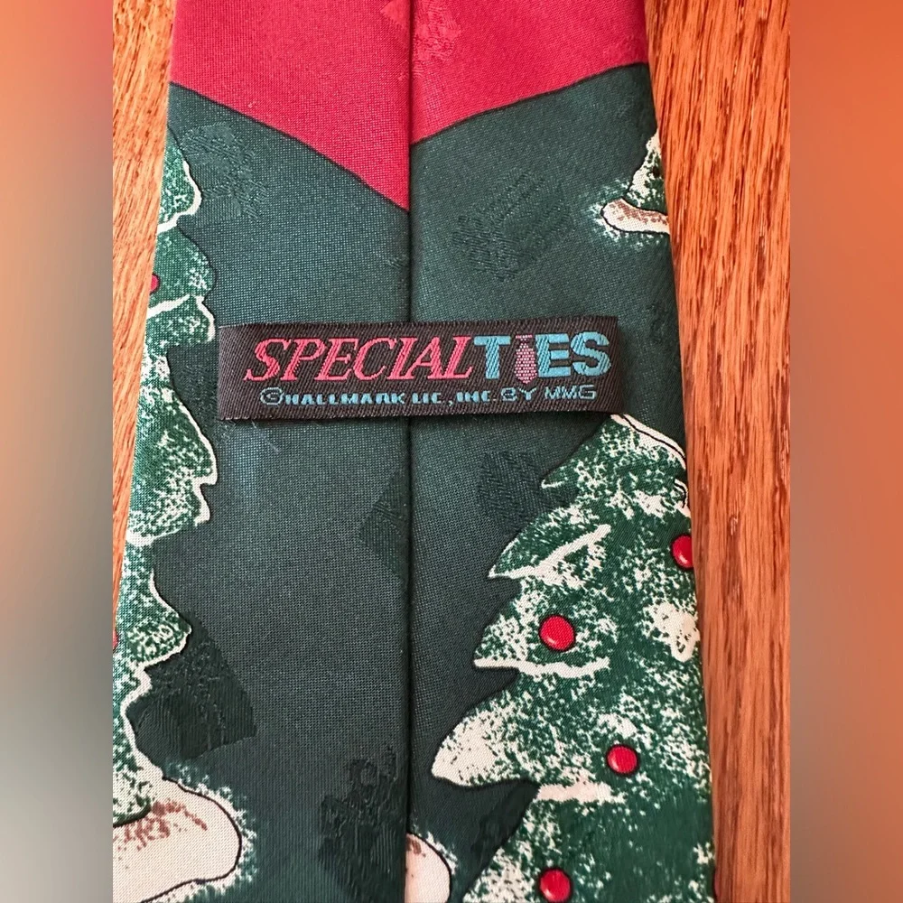 Santa Golfing Mens Necktie © Hallmark Licensing 
